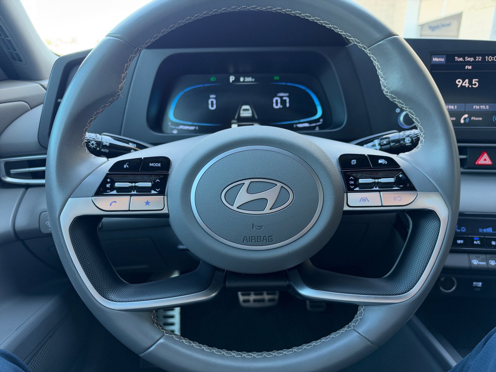 Certified 2025 Hyundai Elantra Sport FWD image 9