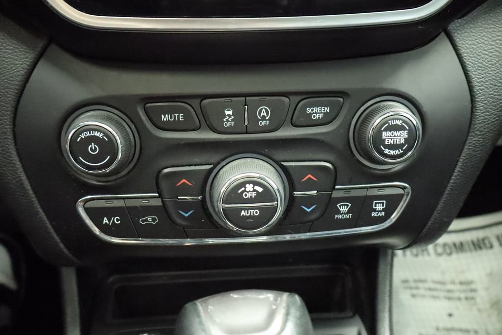 Used 2021 Jeep Cherokee Limited image 38