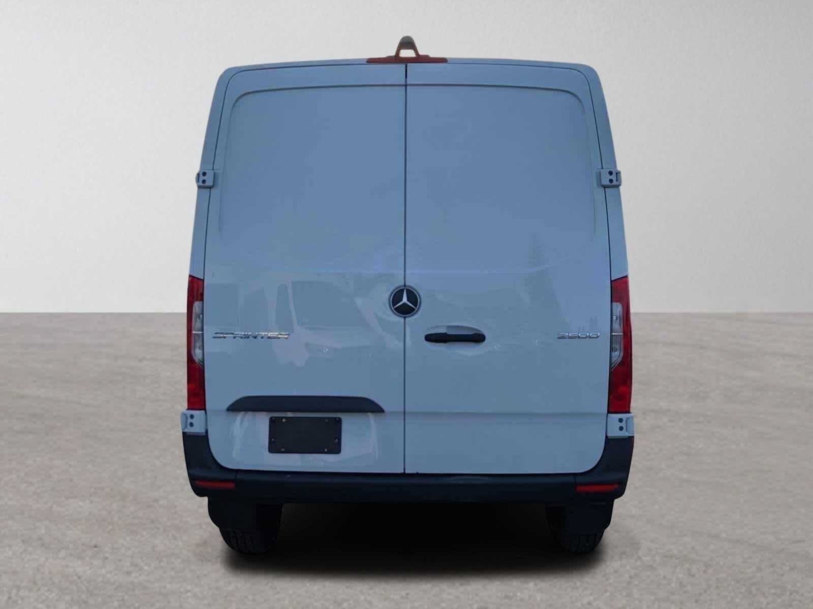 Used 2025 Mercedes-Benz Sprinter 2500 image 5