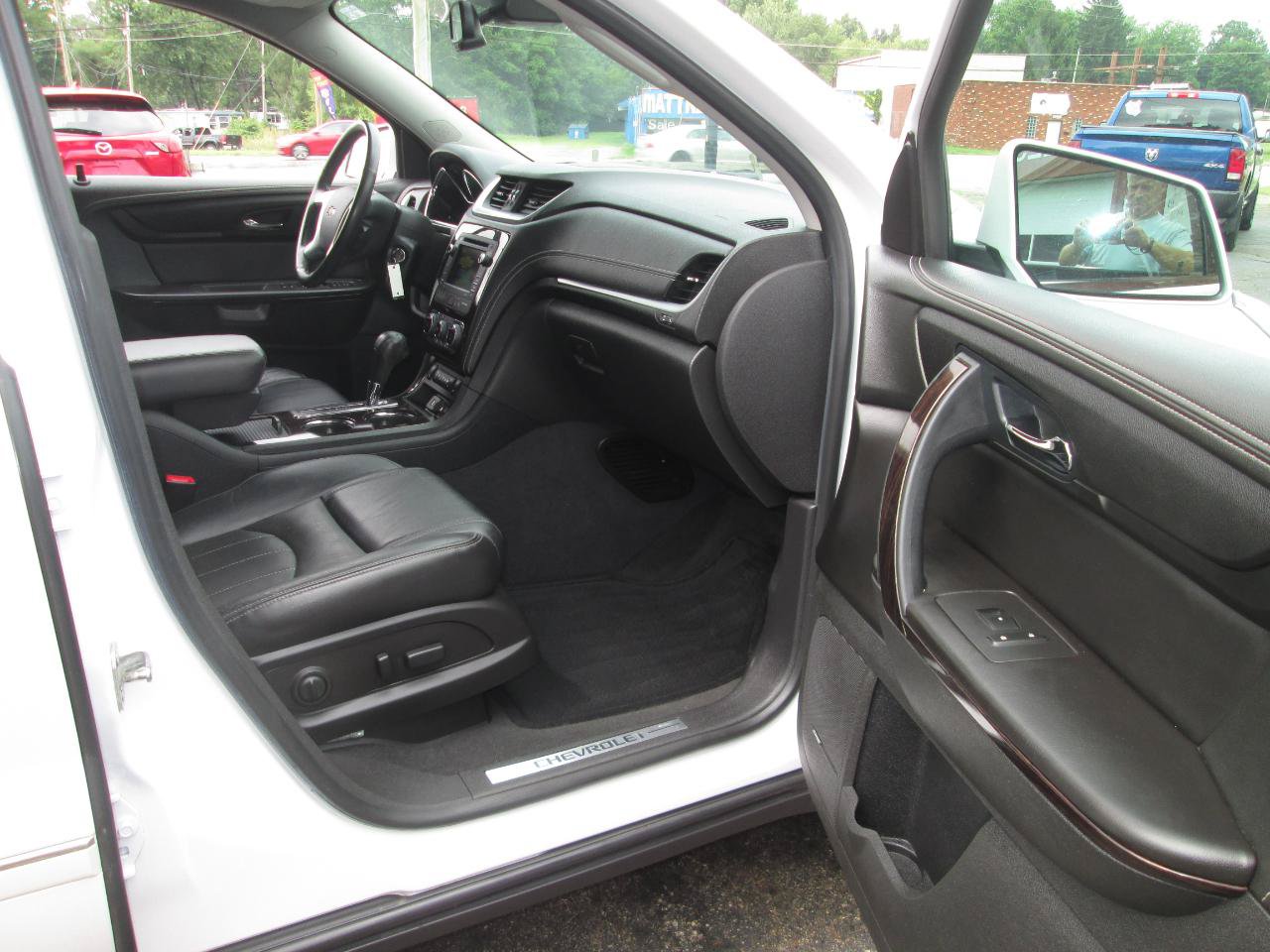 Used 2016 Chevrolet Traverse LTZ AWD/4WD image 16