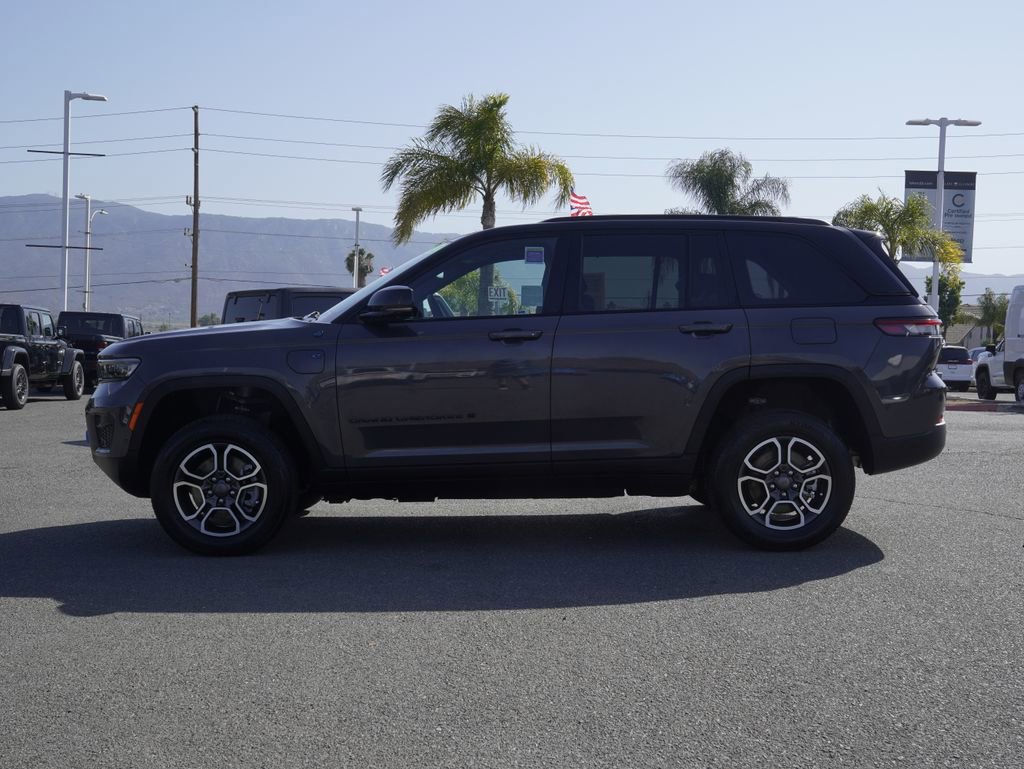 Used 2022 Jeep Grand Cherokee Trailhawk w/ Advanced Protech Group II AWD/4WD image 7