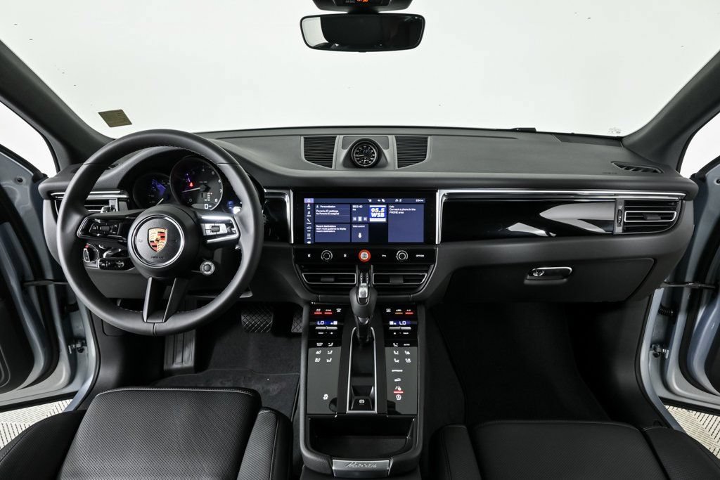 Certified 2026 Porsche Macan AWD/4WD image 18
