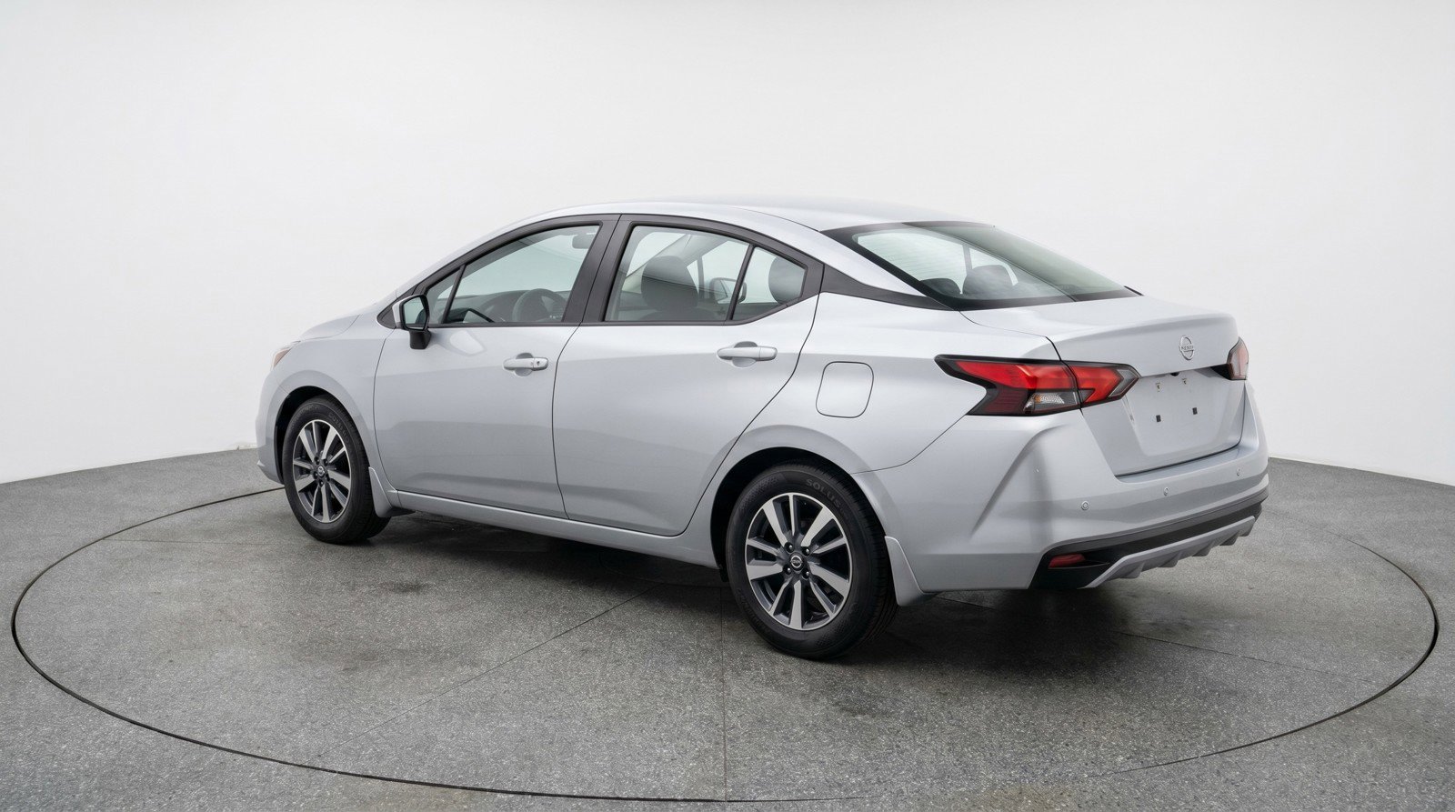 Used 2025 Nissan Versa SV image 6