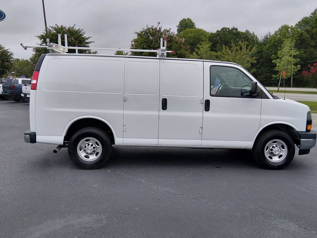 Used 2022 Chevrolet Express 2500 w/ Driver Convenience Package RWD image 3