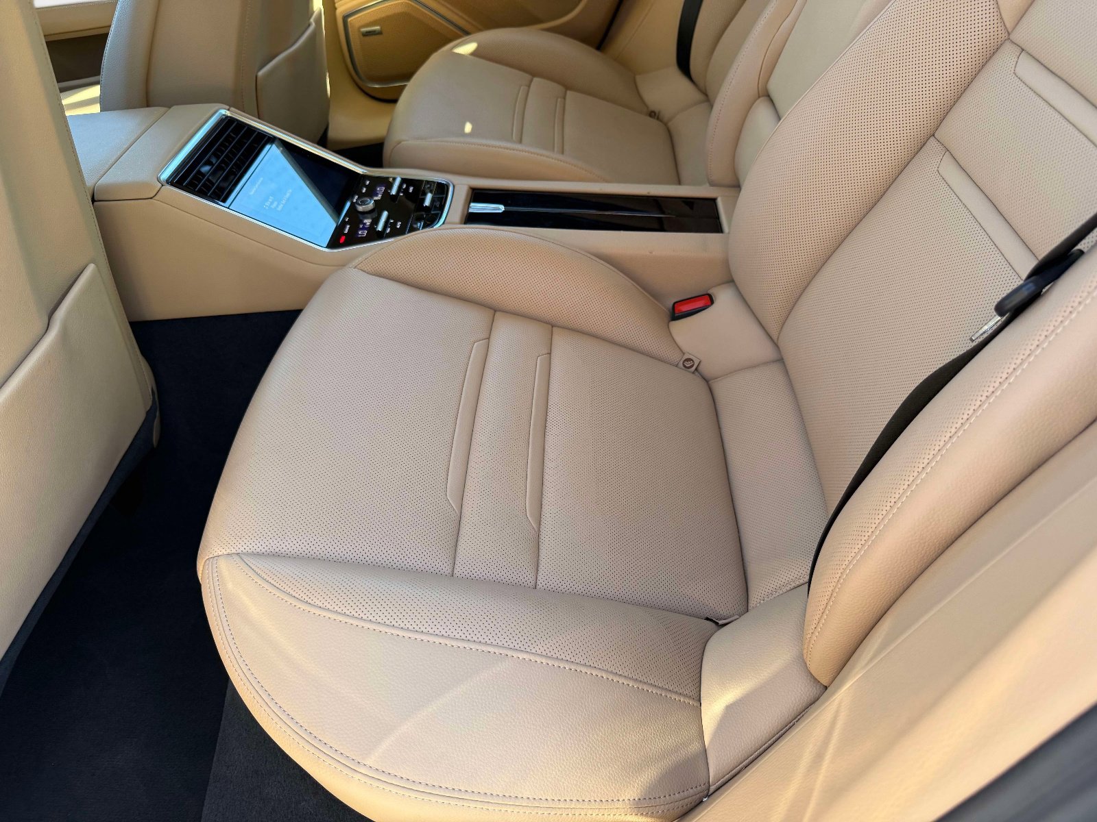 Used 2022 Porsche Panamera 4 image 26