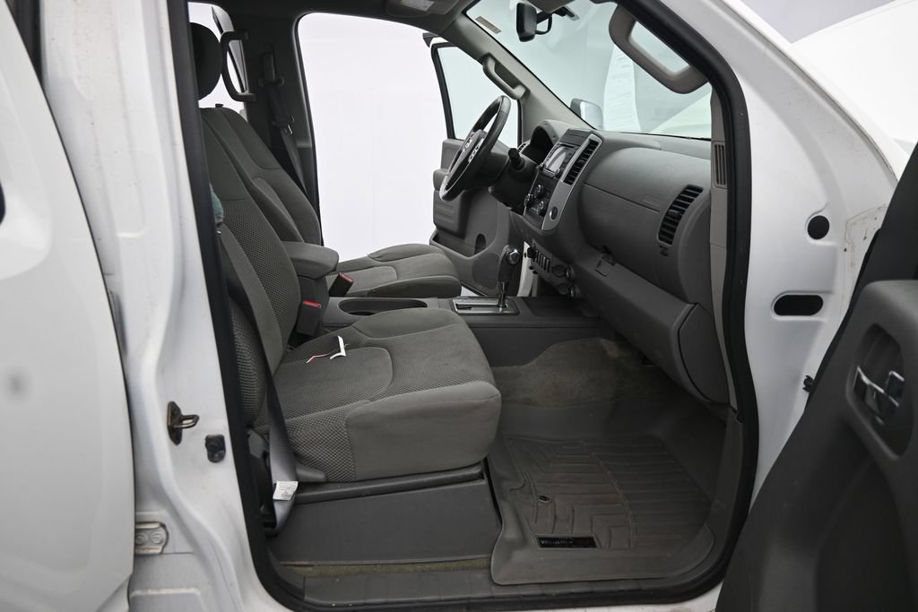 Used 2016 Nissan Frontier SV w/ SV Value Truck Package AWD/4WD image 19