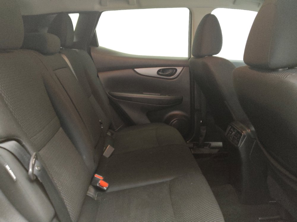 Used 2020 Nissan Rogue Sport S image 19