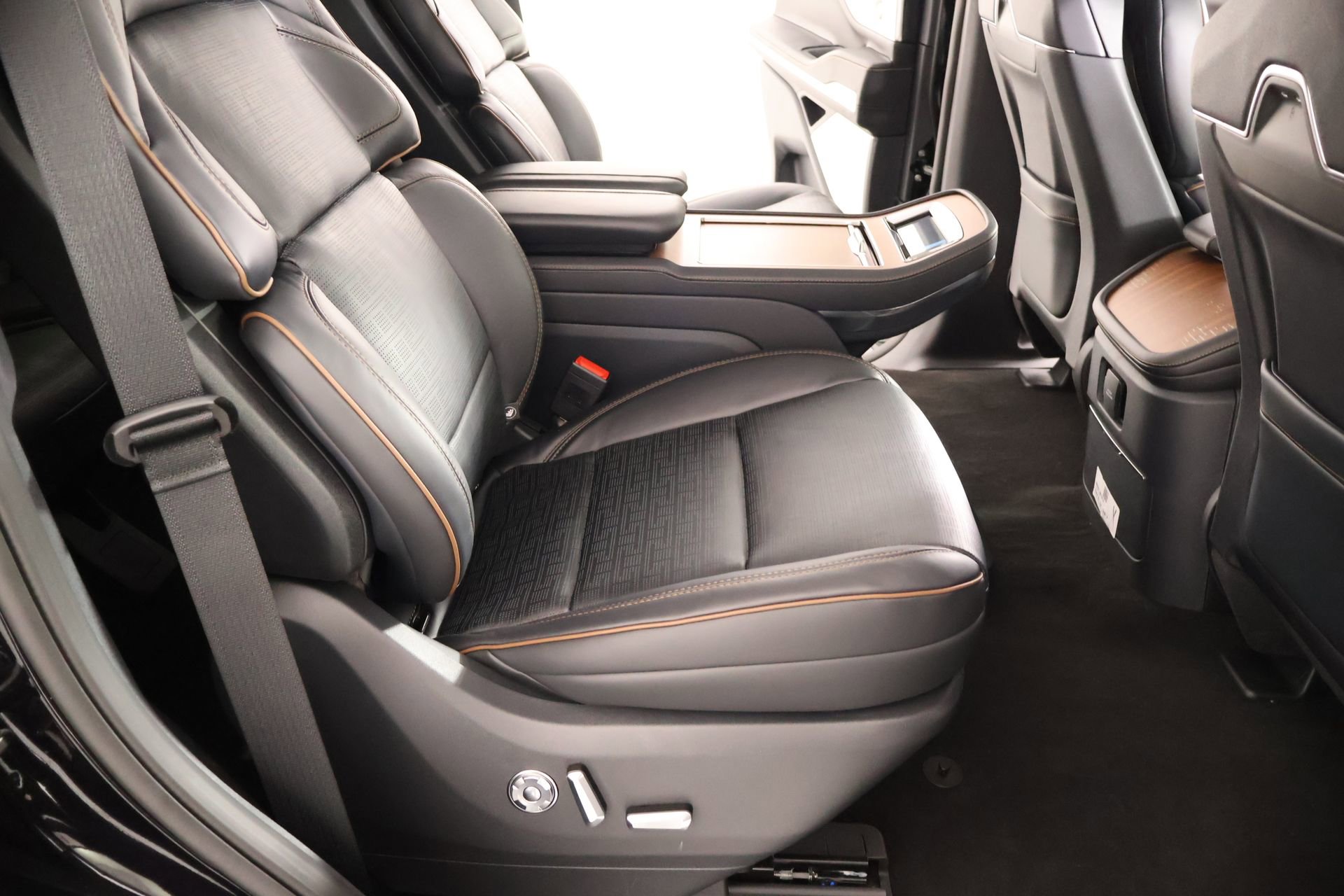 New 2026 Lincoln Navigator Black Label image 16