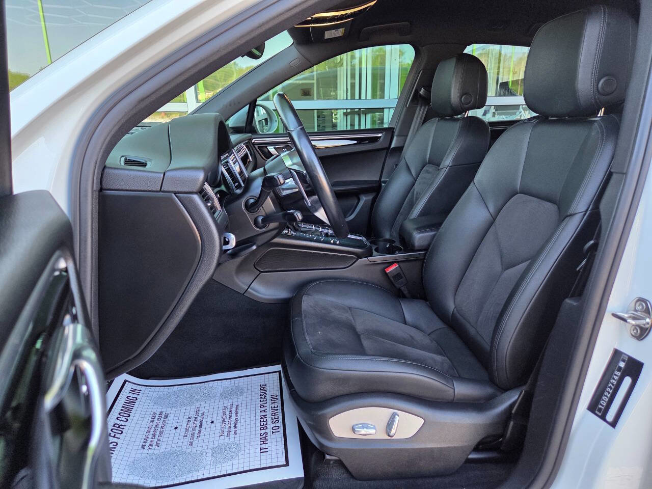 Used 2017 Porsche Macan Base AWD 4dr SUV image 14