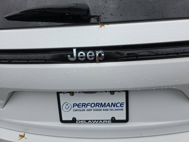 Used 2023 Jeep Grand Cherokee Overland w/ Luxury Tech Group IV AWD/4WD image 36