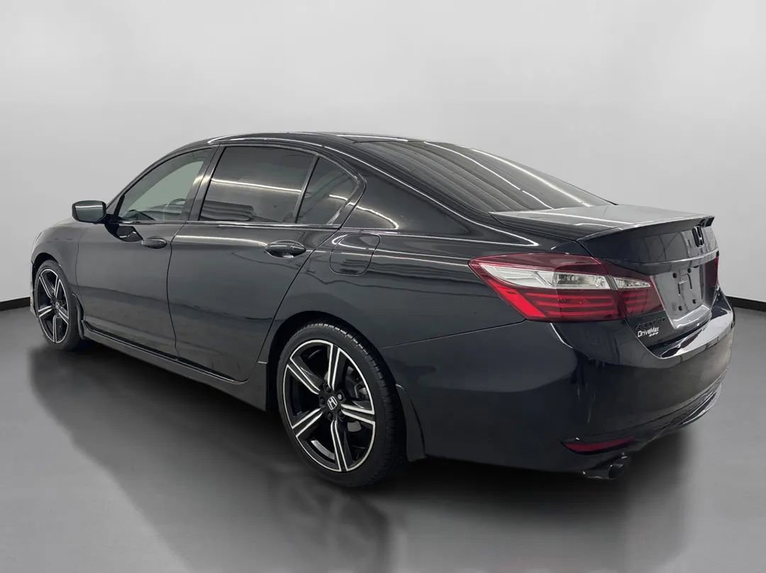 Used 2017 Honda Accord Sport image 7