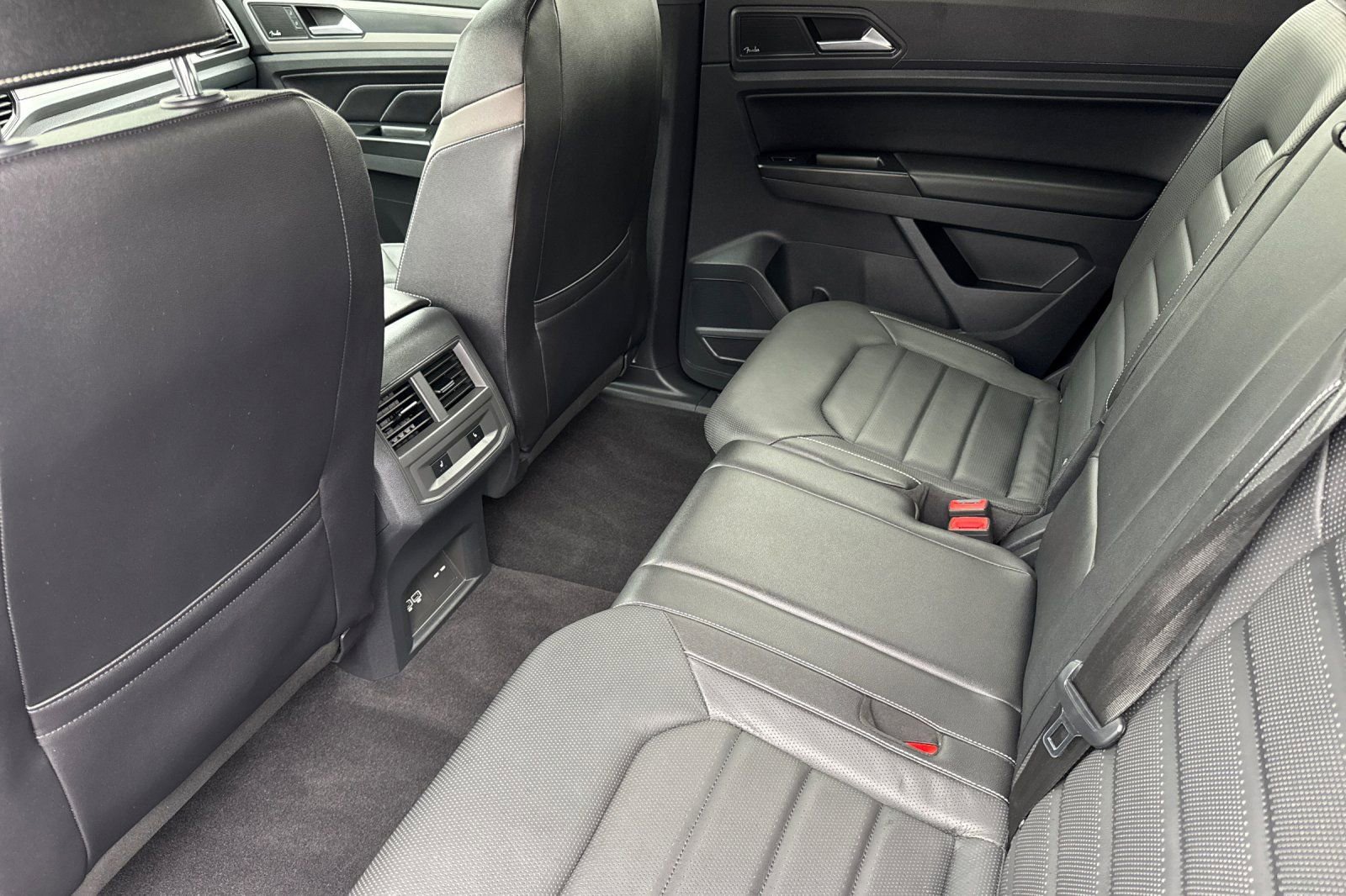 Used 2020 Volkswagen Atlas Cross Sport SEL Premium R-Line image 12