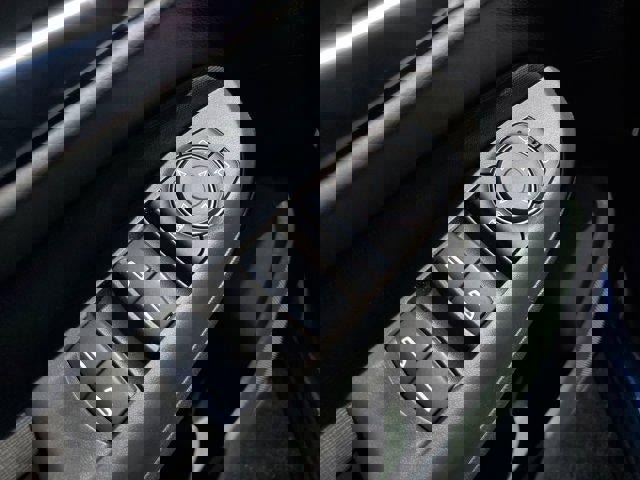 Used 2025 Buick Envista Preferred w/ Advanced Safety Package image 18