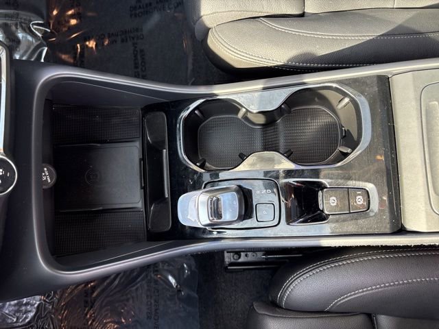 Used 2025 Volvo XC40 B5 Plus image 20