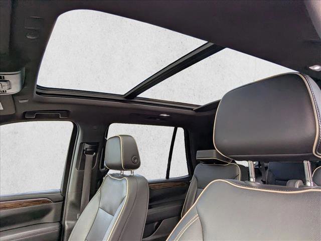 Used 2023 Chevrolet Tahoe Premier AWD/4WD image 16
