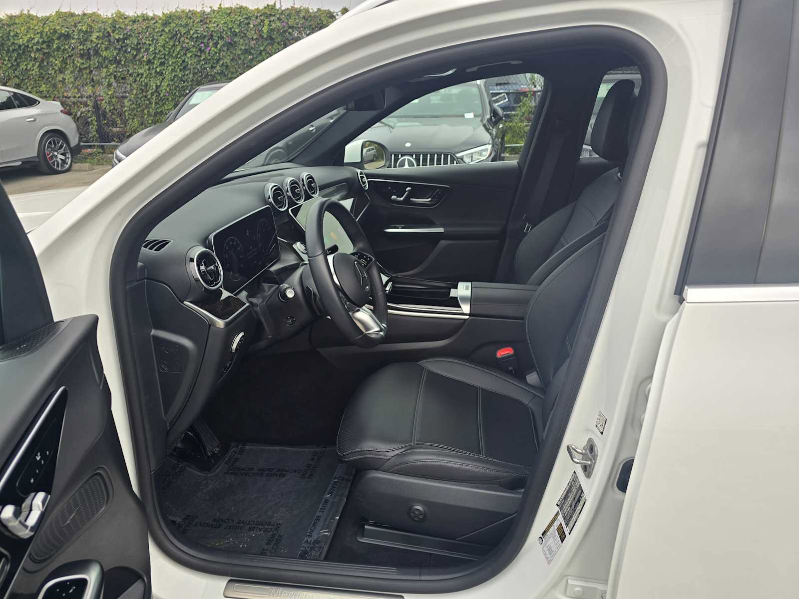 Used 2025 Mercedes-Benz GLC 300 image 23