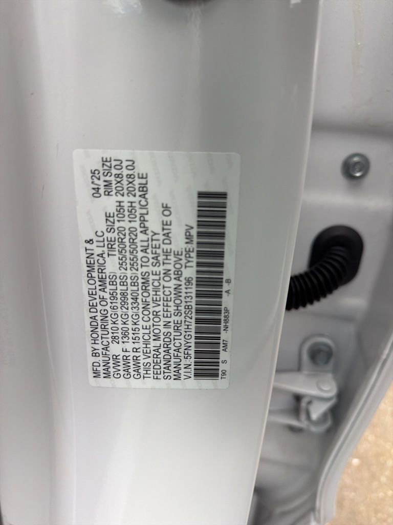 Used 2025 Honda Pilot Touring image 9