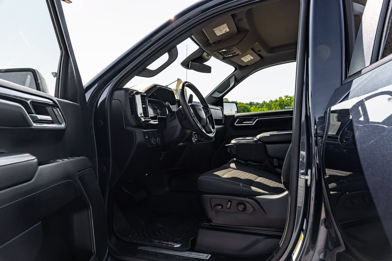 Used 2023 Chevrolet Silverado 1500 RST AWD/4WD image 17