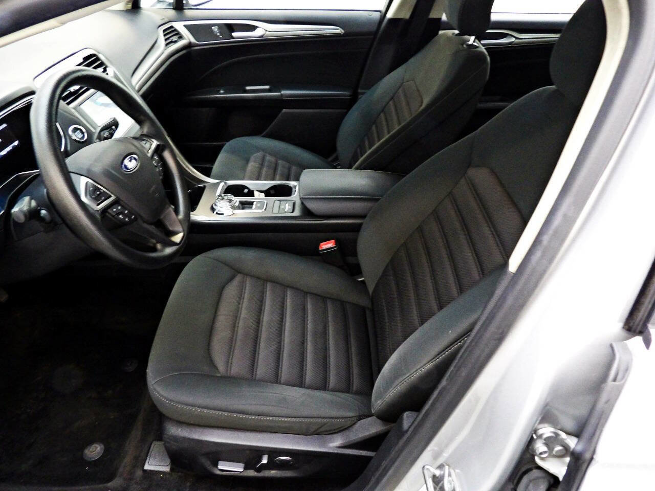 Used 2018 Ford Fusion SE image 8