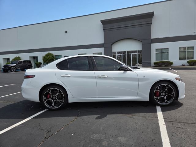 Used 2024 Alfa Romeo Giulia Ti AWD/4WD image 16