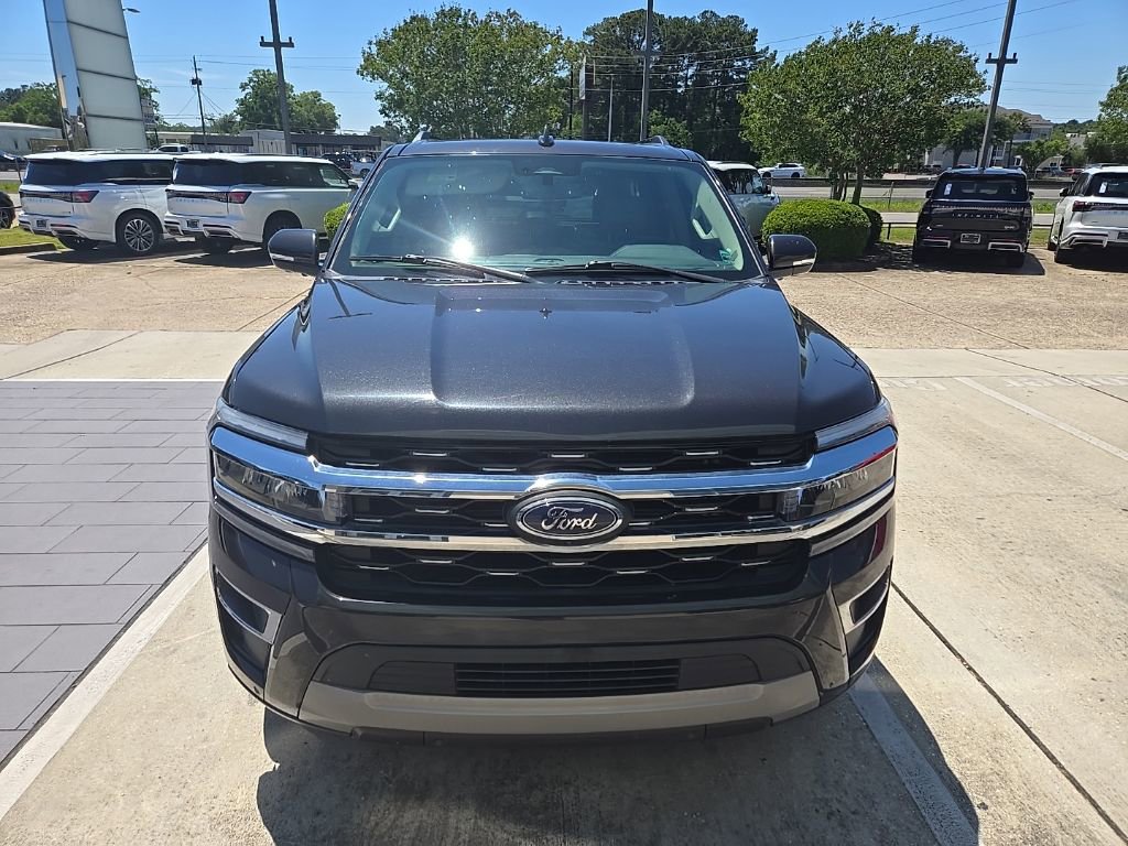 Used 2022 Ford Expedition Limited RWD image 2