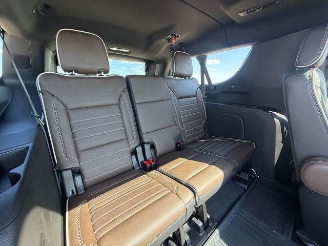Used 2025 GMC Yukon XL Denali Ultimate w/ LPO, Floor Liner Package AWD/4WD image 17