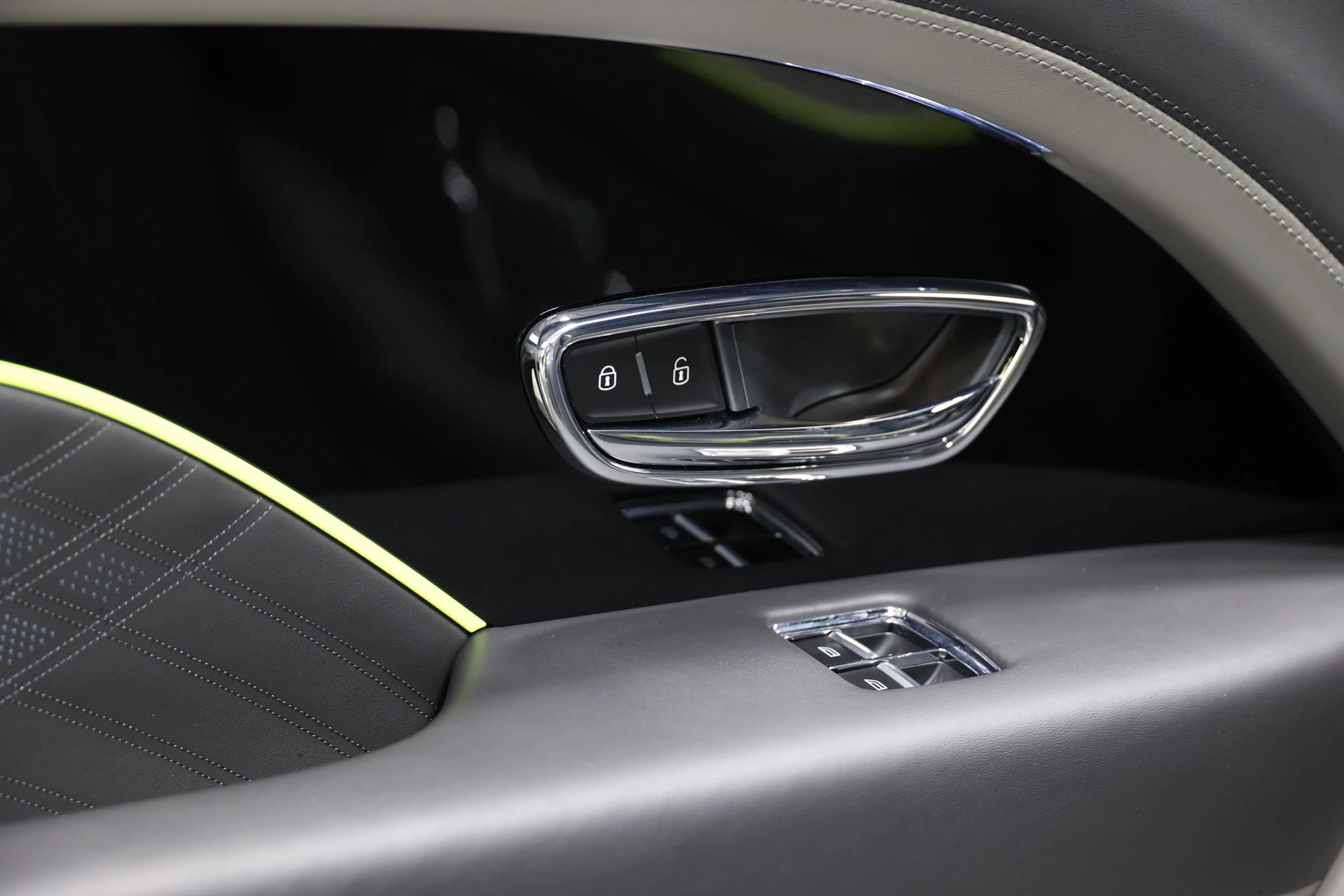 Used 2023 Bentley Bentayga Extended Wheelbase AWD/4WD image 57