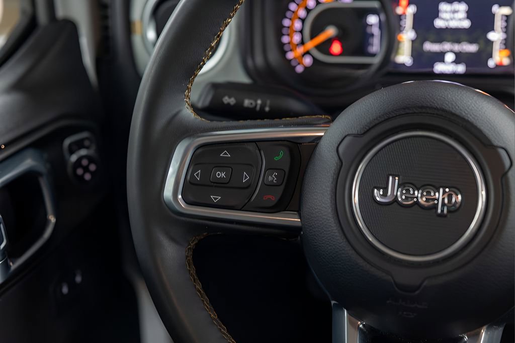 Used 2025 Jeep Wrangler Unlimited Sahara AWD/4WD image 38