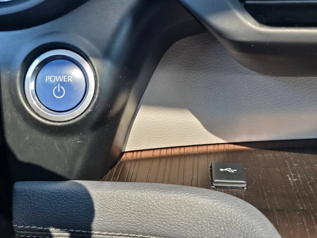 Certified 2024 Toyota Sienna XLE FWD image 30