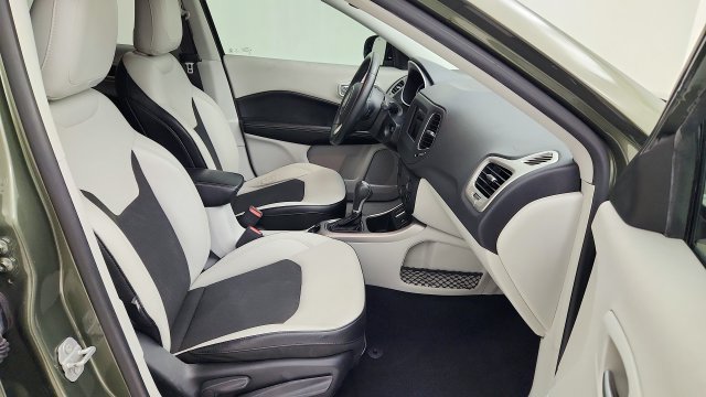 Used 2019 Jeep Compass Latitude FWD image 31