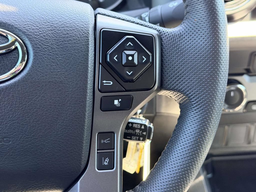 Certified 2022 Toyota Tacoma TRD Off-Road AWD/4WD image 7