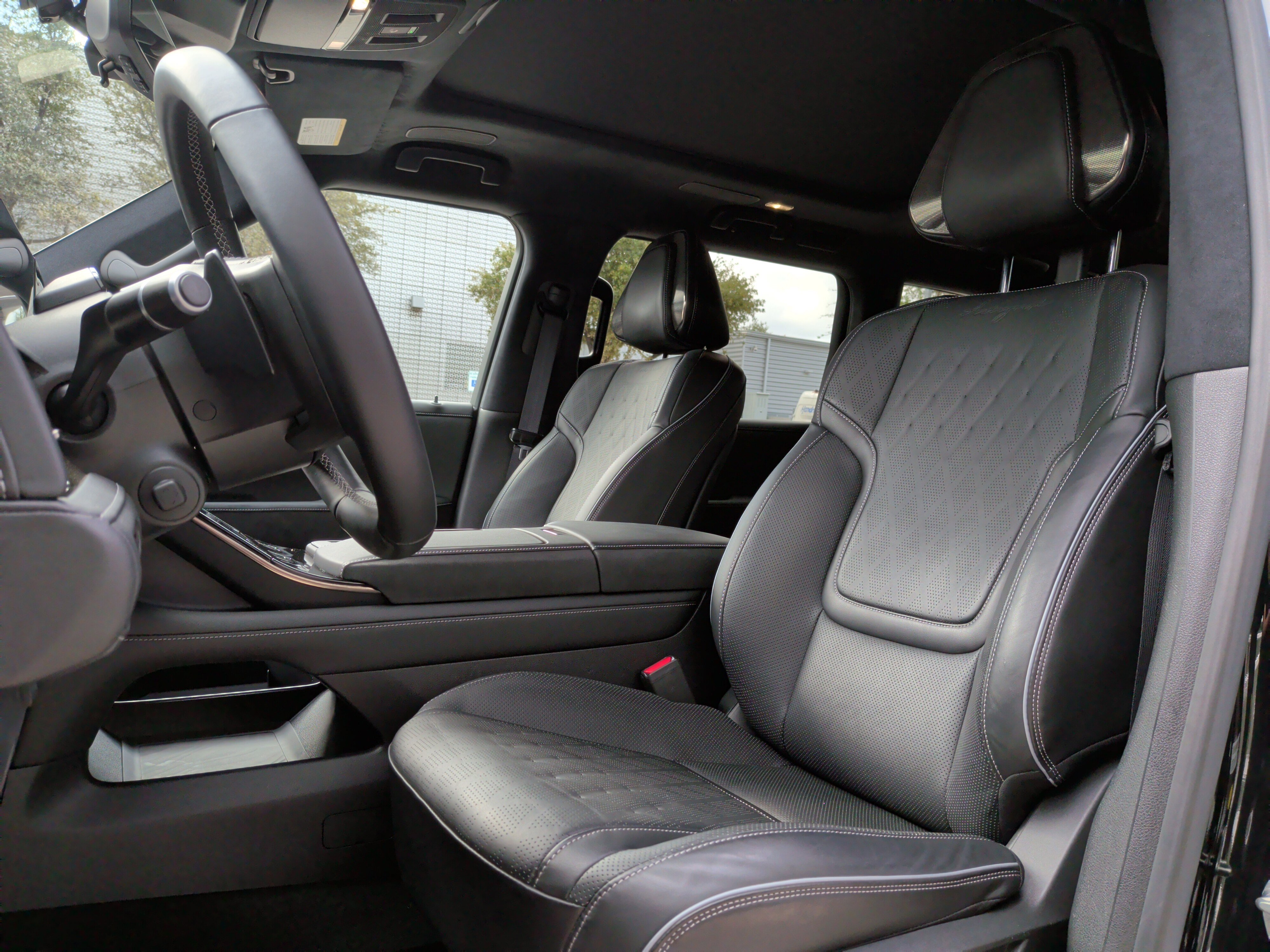 Used 2025 INFINITI QX80 Autograph w/ Autograph Exterior Package image 16