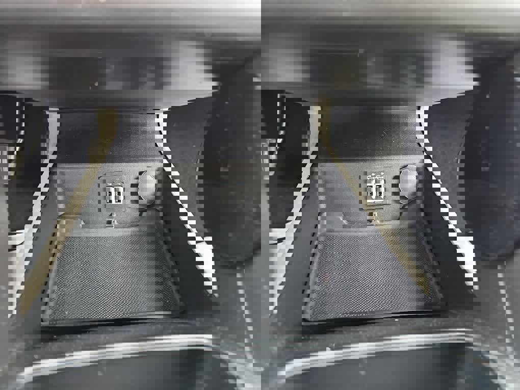 Used 2020 Ford Fusion SE image 19