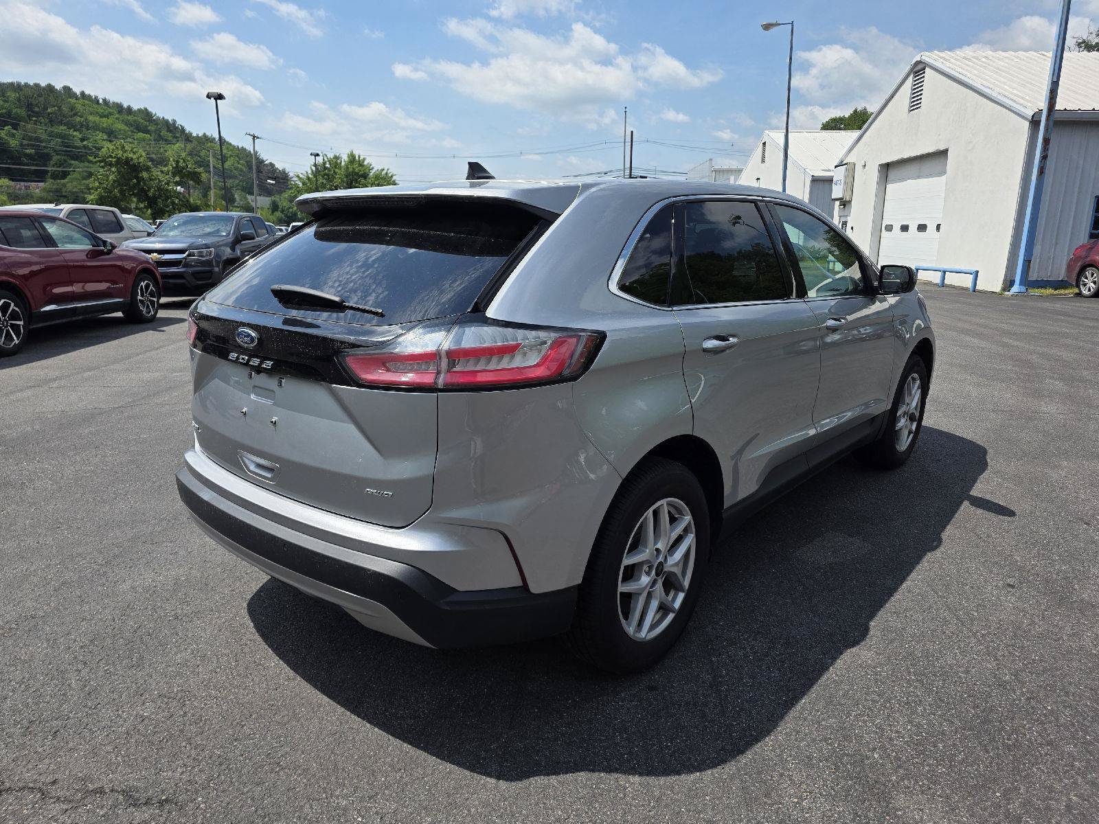 Used 2023 Ford Edge SEL AWD/4WD image 7