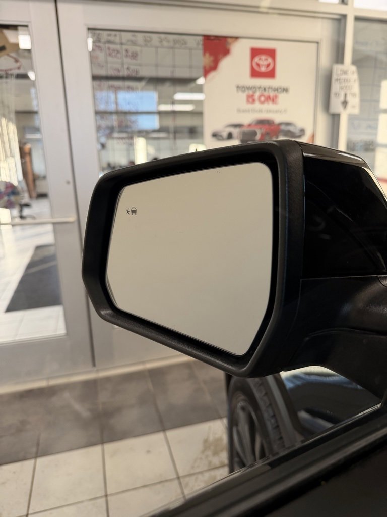 Certified 2023 Chevrolet Traverse RS image 12