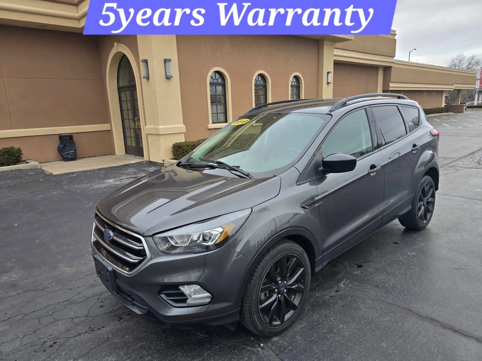 Used 2019 Ford Escape SE image 2