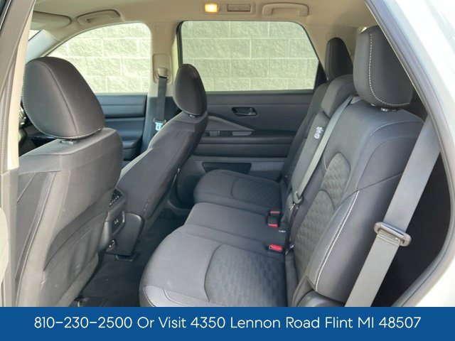 Used 2024 Nissan Pathfinder SV FWD image 30