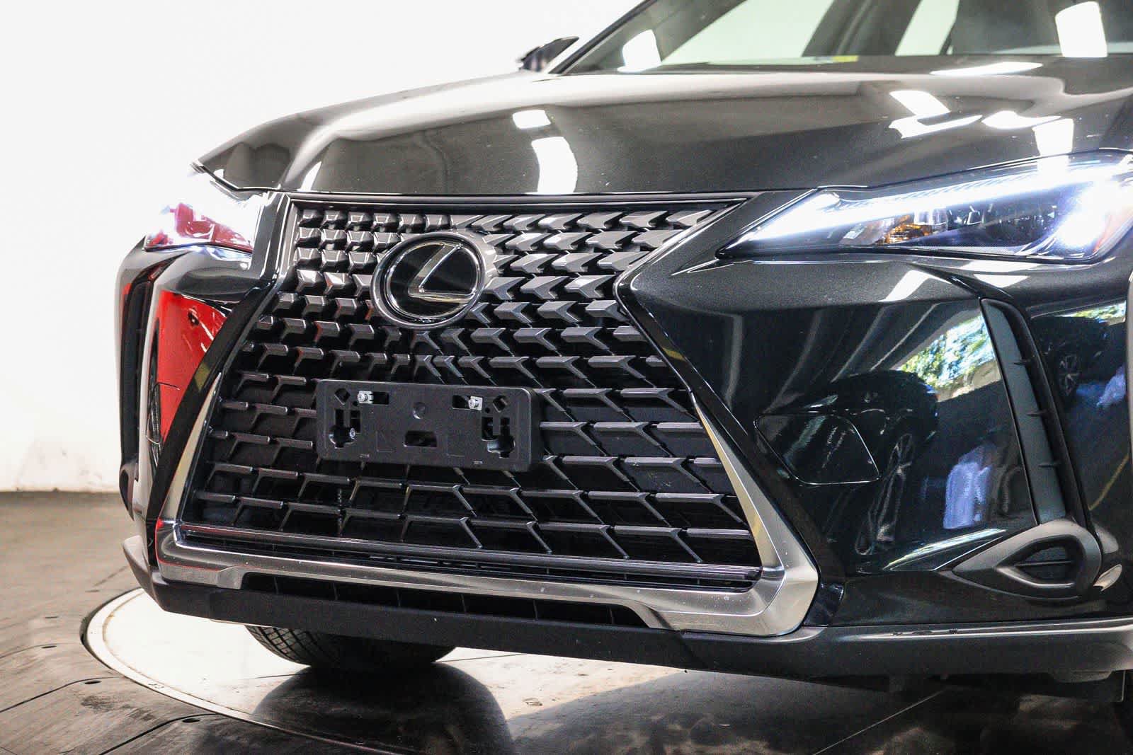 Certified 2025 Lexus UX 300h FWD w/ Accessory Package (Z2) image 8