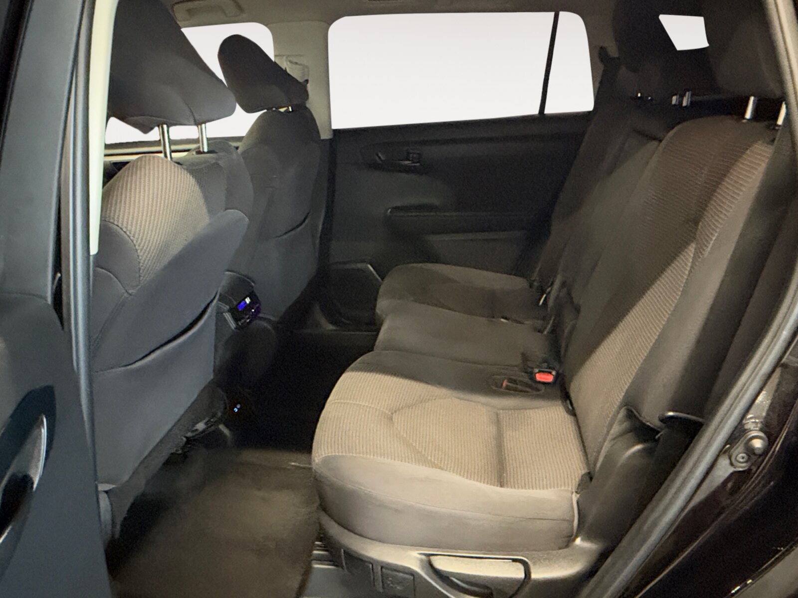 Used 2022 Toyota Highlander LE FWD image 24