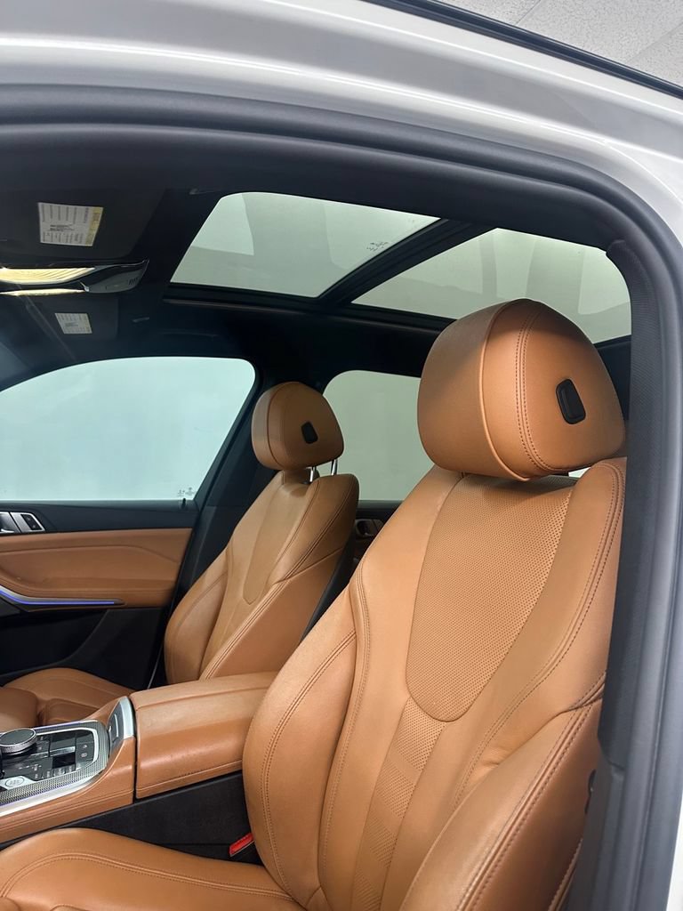 Used 2021 BMW X5 xDrive40i w/ M Sport Package AWD/4WD image 13