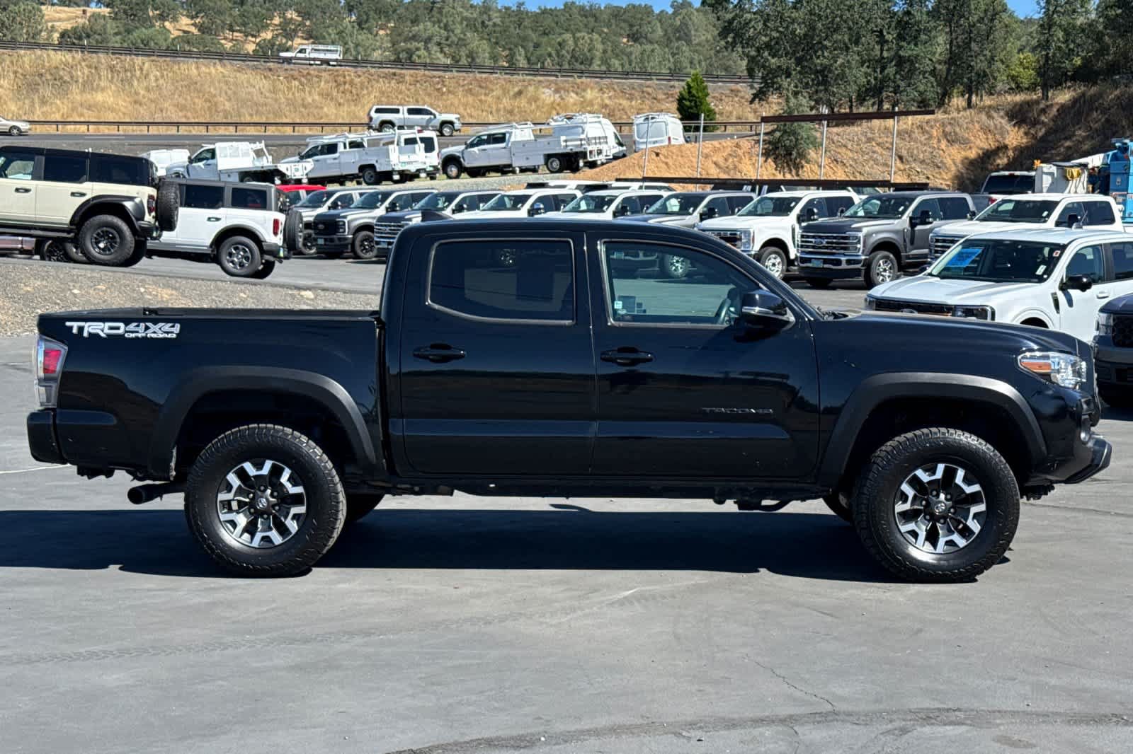 Used 2021 Toyota Tacoma TRD Off-Road w/ Technology Package AWD/4WD image 3