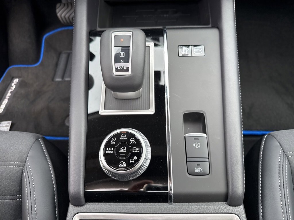 New 2025 Mitsubishi Outlander SE image 25