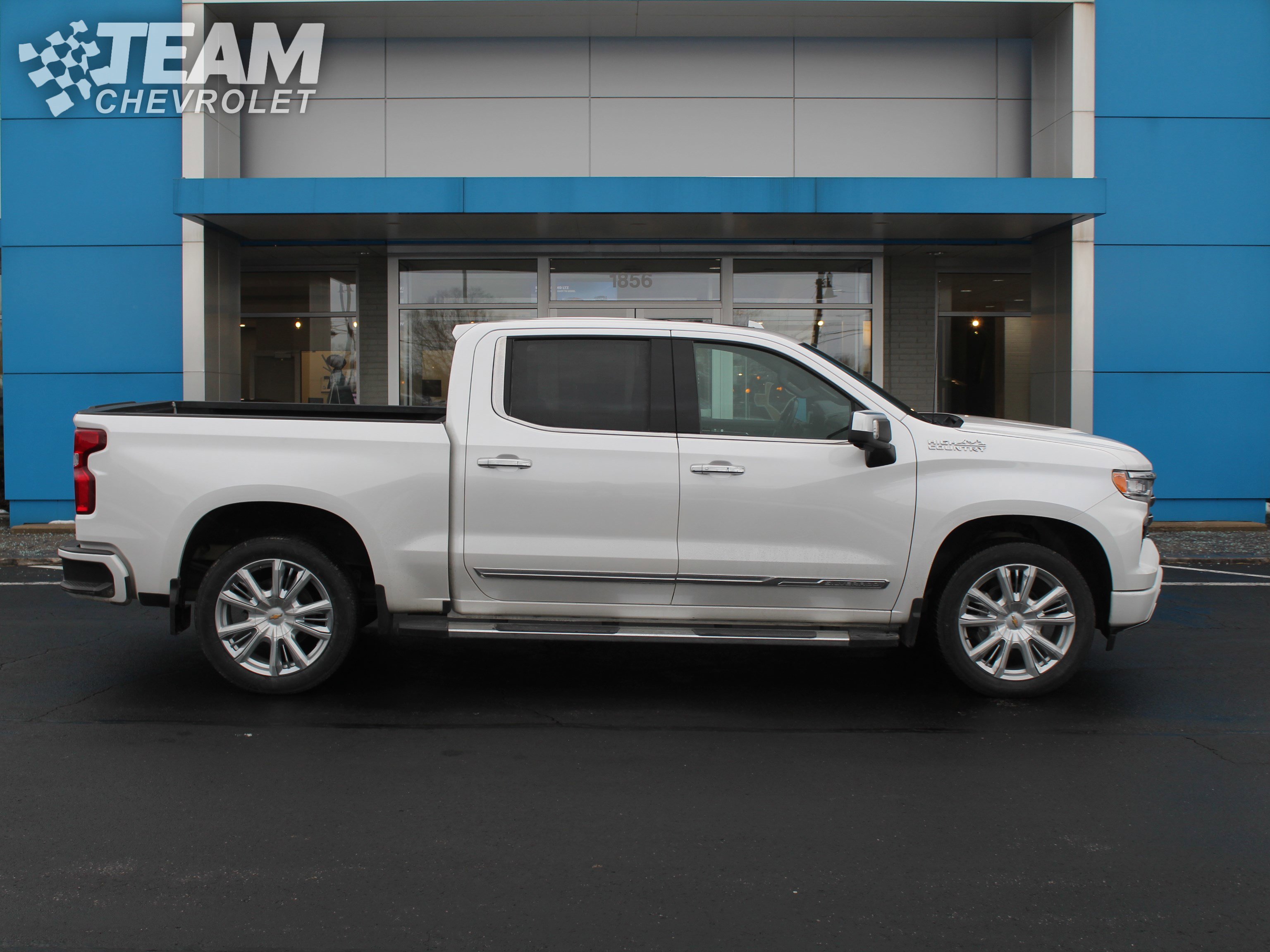 Certified 2024 Chevrolet Silverado 1500 High Country w/ High Country Premium Package image 3