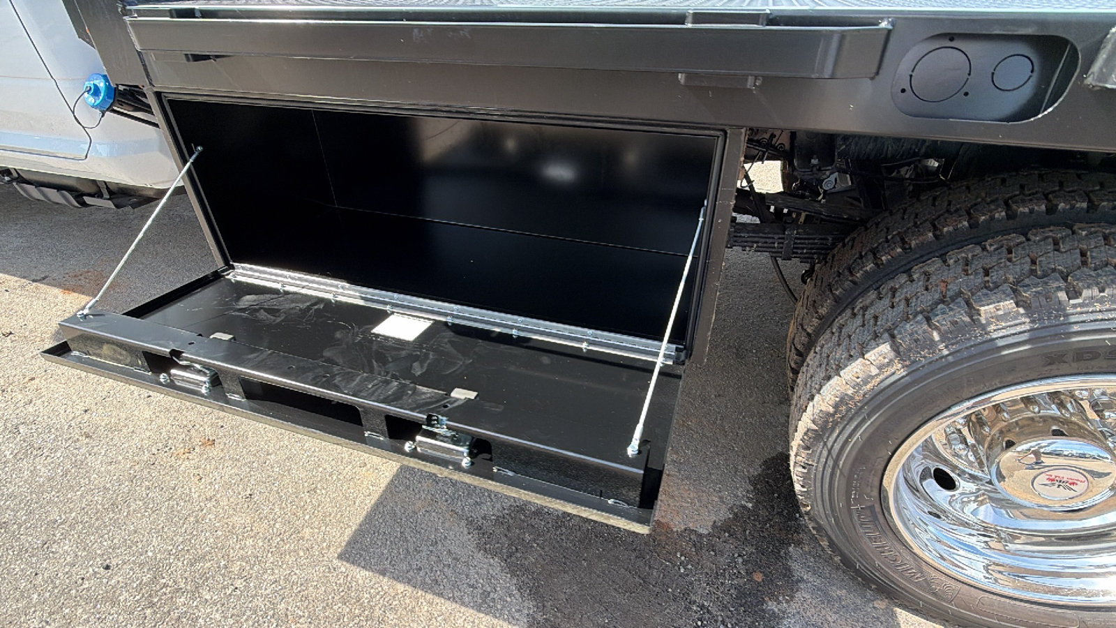 New 2026 RAM 5500 Tradesman w/ Chrome Appearance Group AWD/4WD image 14
