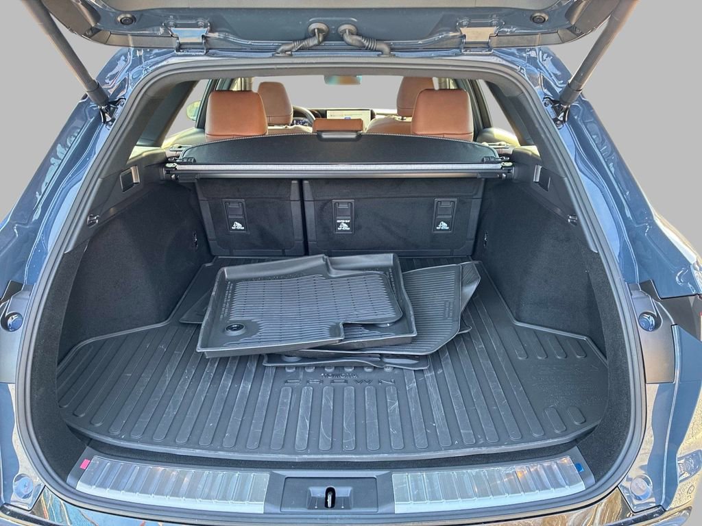 Used 2025 Toyota Crown Signia w/ Advanced Technology Package image 13