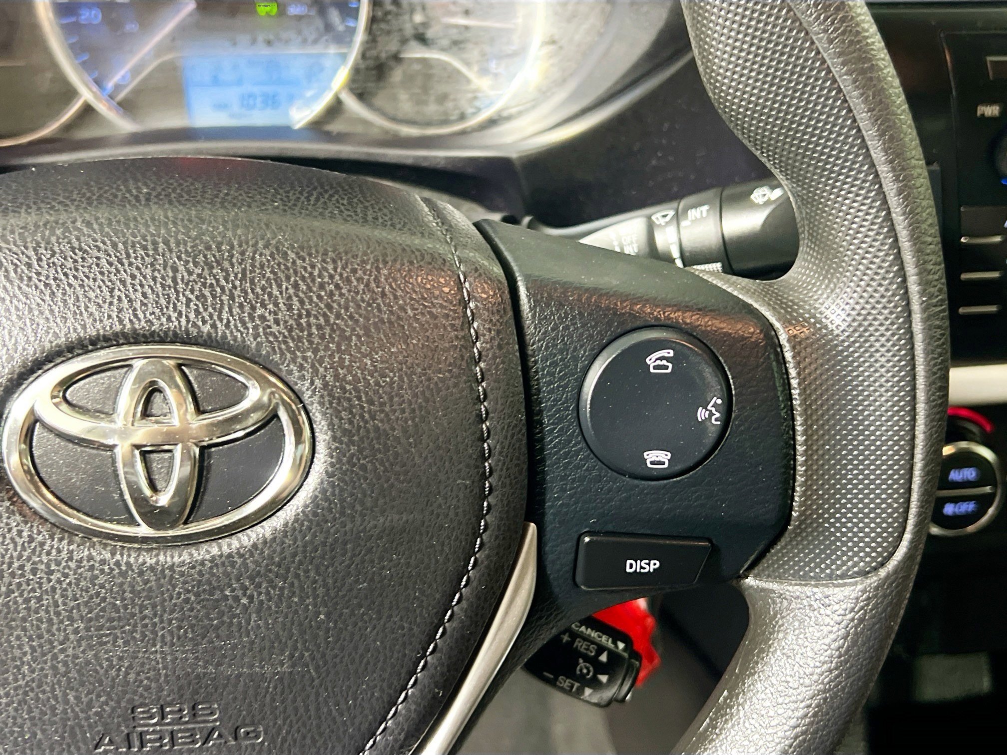 Used 2015 Toyota Corolla LE FWD image 19