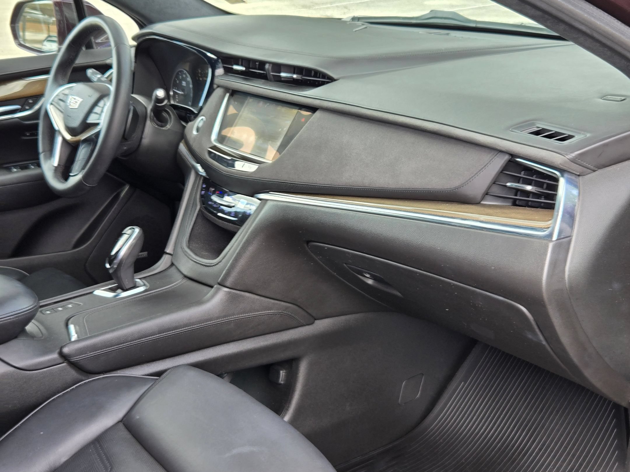 Used 2017 Cadillac XT5 Platinum AWD/4WD image 30