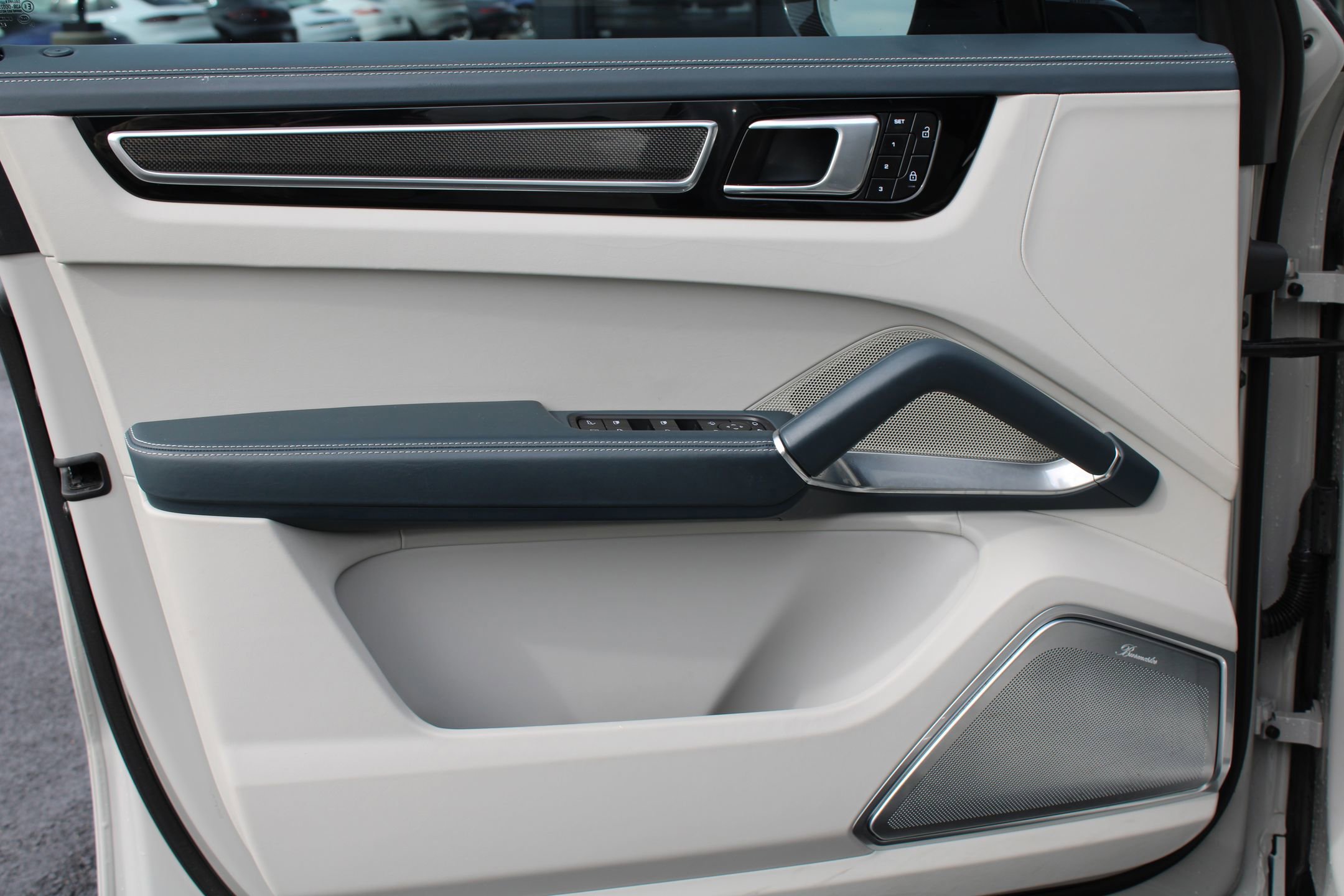 Used 2023 Porsche Cayenne Turbo S image 13