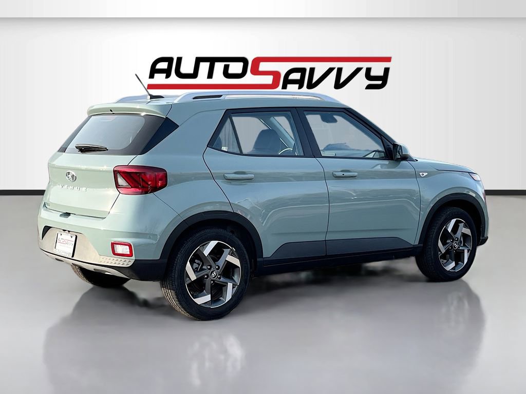 Used 2025 Hyundai Venue Limited image 7