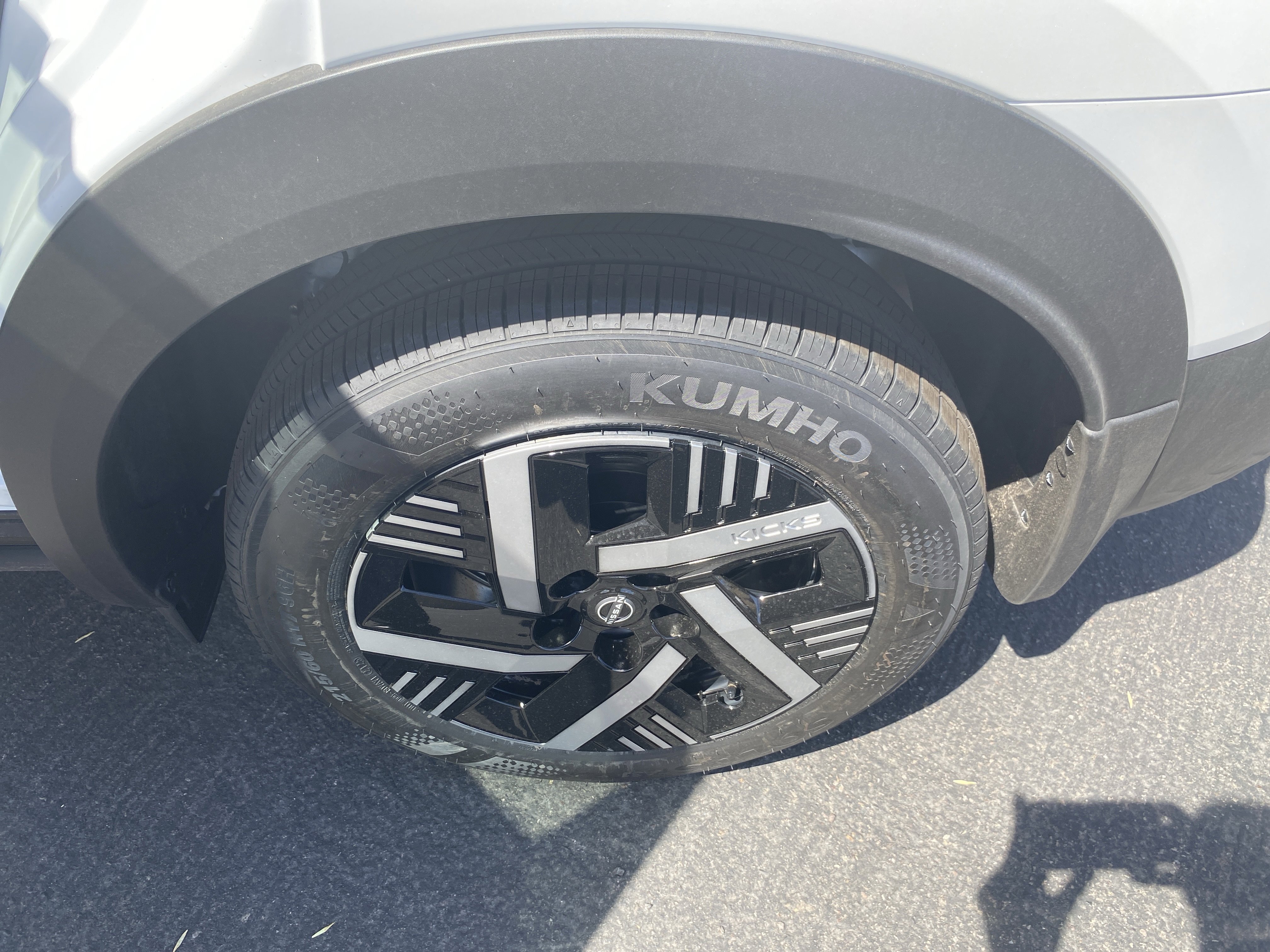 New 2025 Nissan Kicks SV w/ Illumination Package image 19